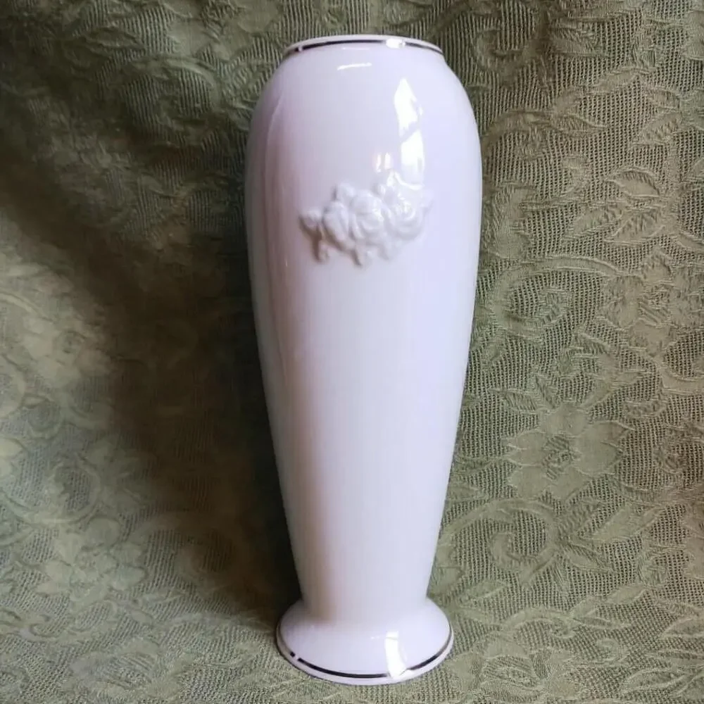 Lenox Rose Blossom Ivory Vase Medium 24 Karat Gold